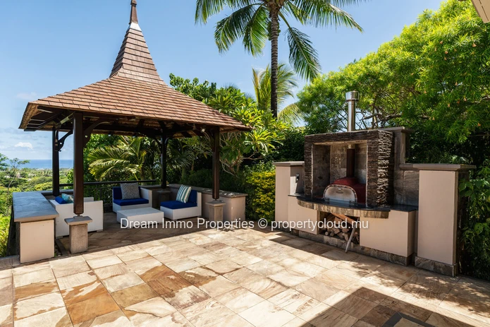 Élégante villa vue mer dans le prestigieux domaine golfique Heritage Villas Valriche à Bel Ombre – Ile Maurice