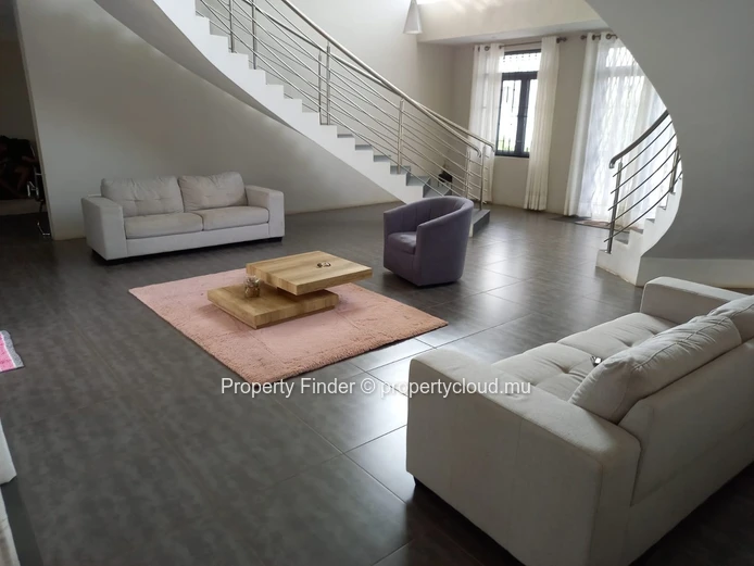 Maison moderne de 5 chambres à vendre