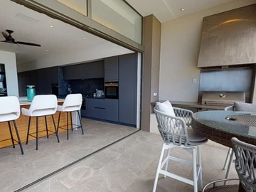 5 Bedroom Villa