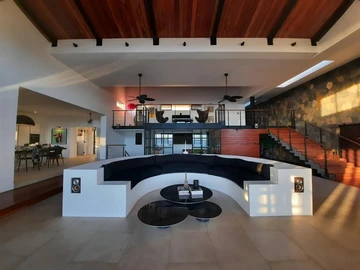 6 Bedroom Villa