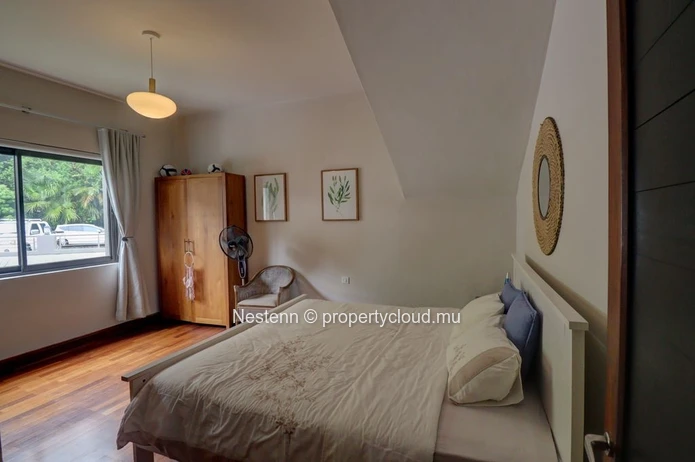 Spacious and bright duplex in a secure residence with river views