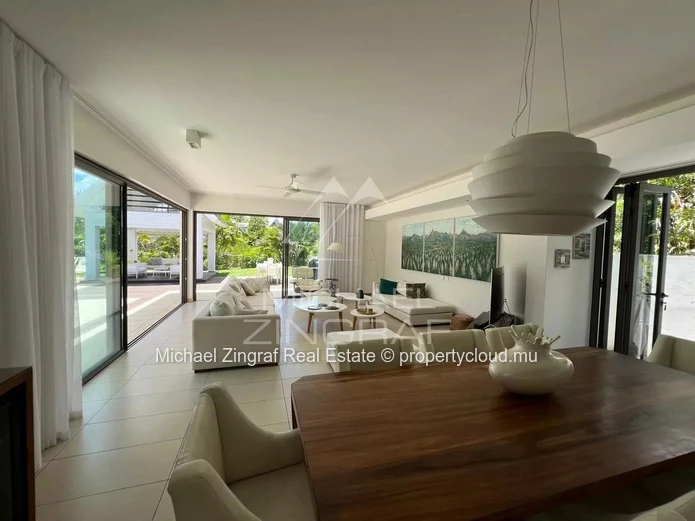 Exceptional 4 bedrooms villa on Golf Estate