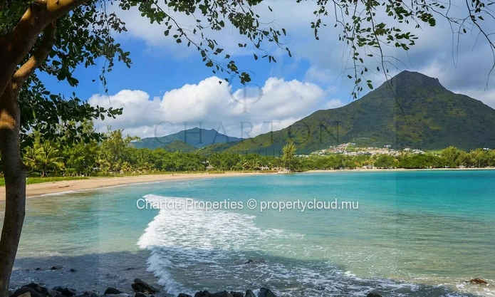 2-bedroom ground floor apartment just steps from Tamarin beach