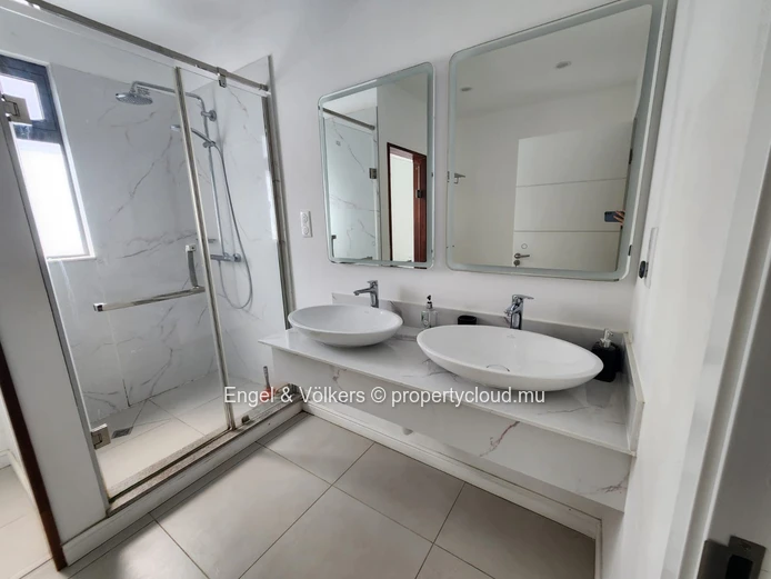 Elegant Top-Floor Luxury Apartment in the Heart of Grand Baie