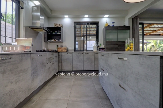 Elegance and Comfort in a Prime Location