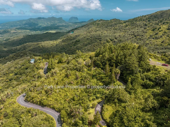 Terrain magnifique et bien entretenu avec vues exceptionnelles