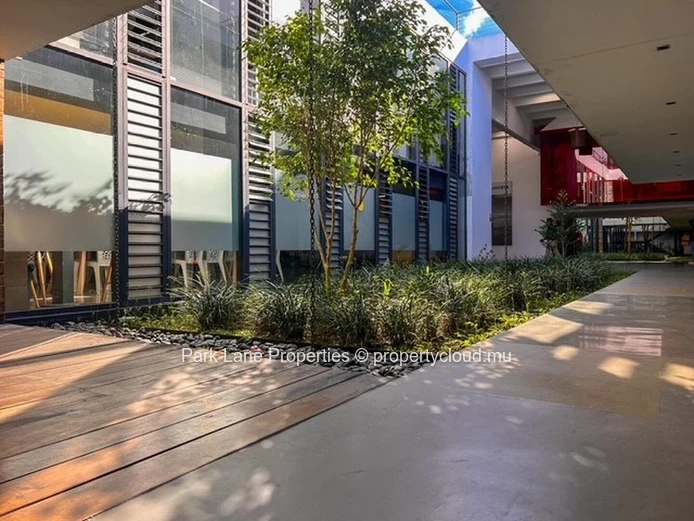 Bureaux modernes  à Phoenix – Rez-de-chaussée + Mezzanine – emplacement stratégique et cadre verdoyant