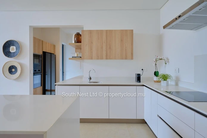 Elegant Garden Apartment in a Prestigious Residence – Belle Vue Harel