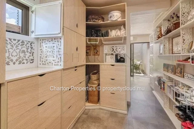 Villa contemporaine de 3 chambres en suite avec bureau et studio indépendant au cœur de Grand Baie