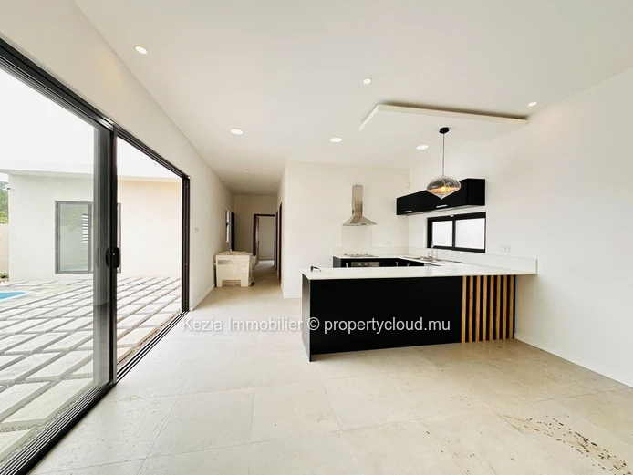 Bungalow With Swimming Pool