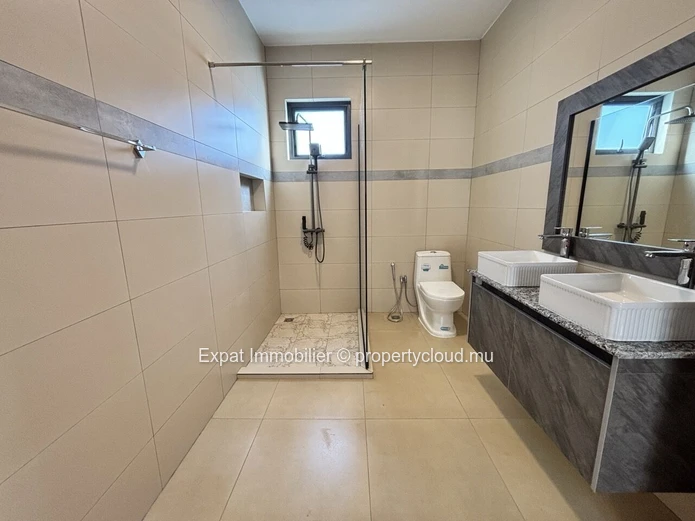Villa Neuve 4 Chambres Non Meublée Avec Piscine Privée – Vale