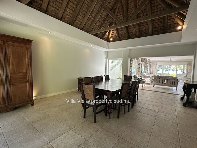 Grand Baie - Maison familiale de 4 chambres avec piscine au bord de l'eau (Mandat exclusif)
