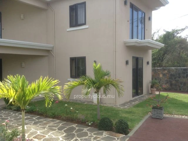 Grande villa neuve de 2990p2 comprenan 6 càc à Calodyne