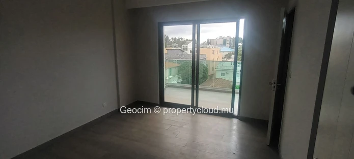 Flic en Flac A 300 m de la plage Penthouse neuf de 3 càc 2 sdb Grande terrasse. Parking Privé. Piscine commune. Acces... (Mandat exclusif)