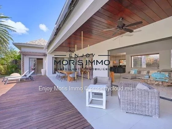 Villa contemporaine 4 chambres + bureau– Grand Baie | 330 m² | Piscine privée | Villa meublée