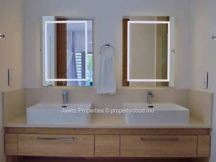Beachfront Penthouse Grand Gaube - 3 bedrooms - 200sqm | Rs 180,000