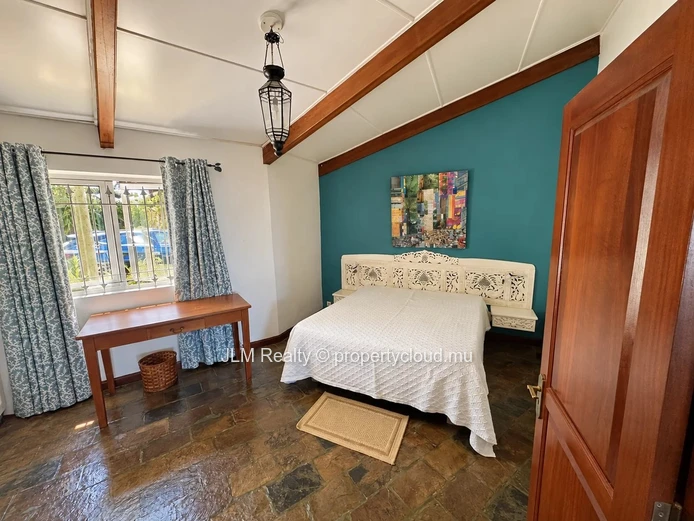Villa d’exception à louer à Rivière Noire, Île Maurice – Vue panoramique sur Le Morne et l’océan