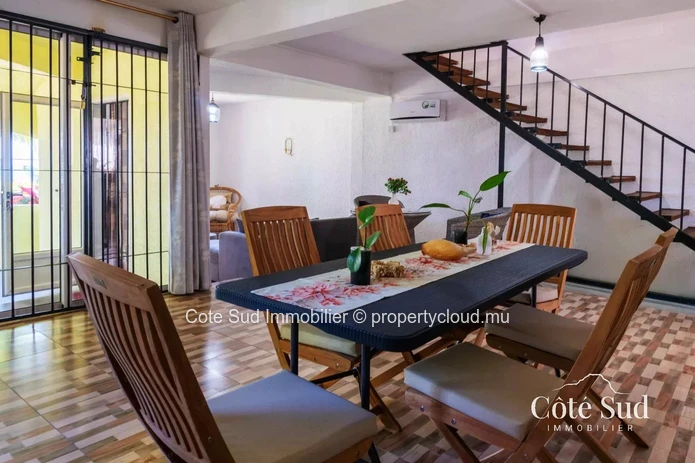 À VENDRE – 2 Bungalows pieds dans l'eau à Surinam
