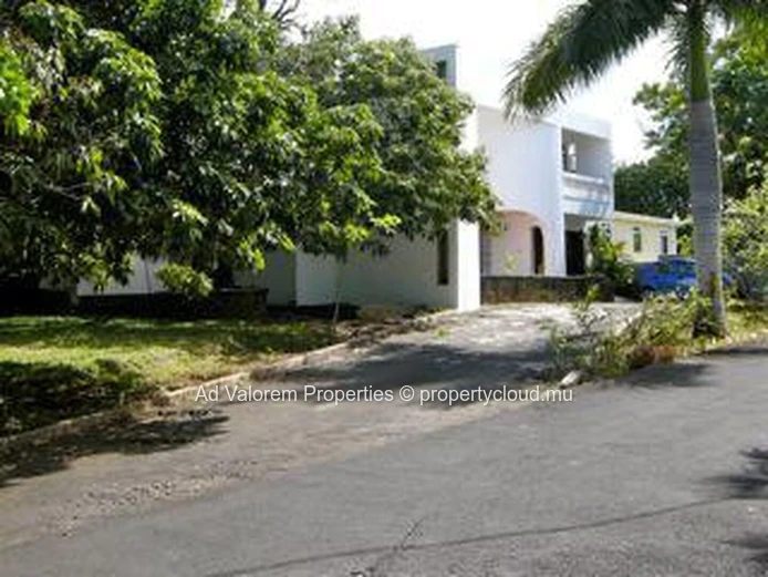 Grande maison a vendre -Balfour Beau Bassin