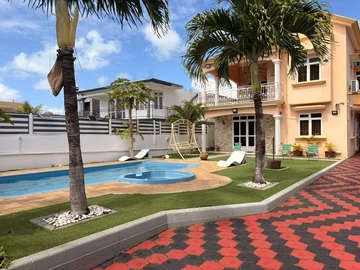 6 Bedroom House