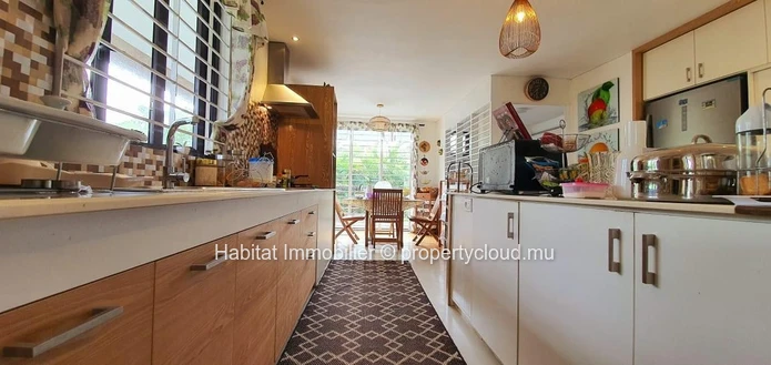 A VENDRE - Maison familiale meublée et équipée de 343 m2 sur un terrain de 133 toises située dans le morcellement rép...