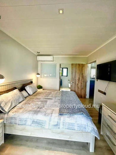 Located in the idyllic setting of Cap Malheureux, this sumptuous contemporary villa combines elegance, comfort, and t...