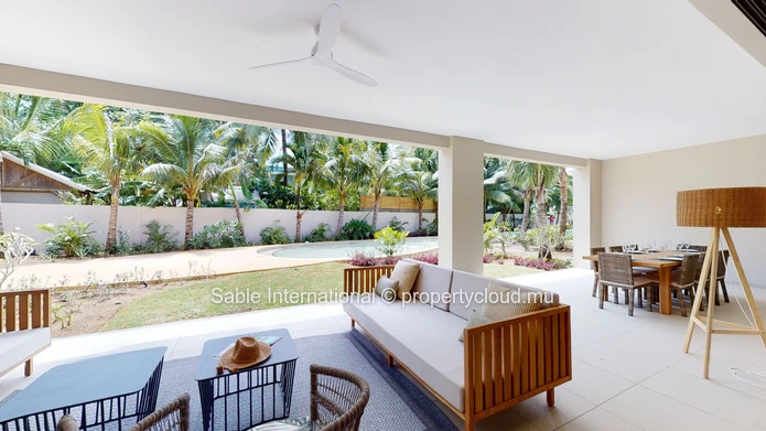 Luxury G+2 Apartment with Communal Pool in Péreybère | 143m² | Sea Access | Close to Amenities 