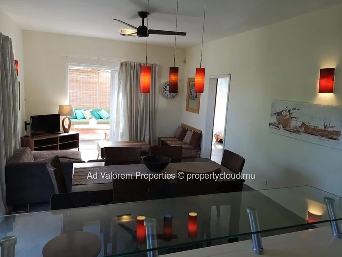 Appartement à vendre à Rivière Noire, 97m², 2 chambres, 2 salles de bain, jardin, parking, proximité commerces, école...
