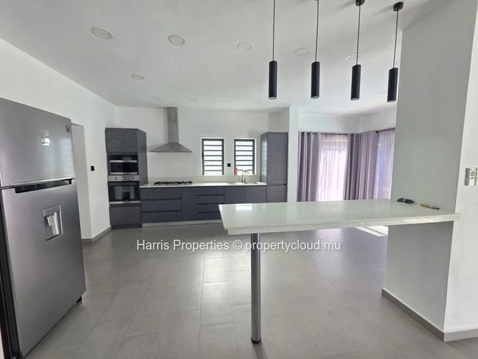 Magnifique villa en duplex meublée à louer au cœur de Grand Baie