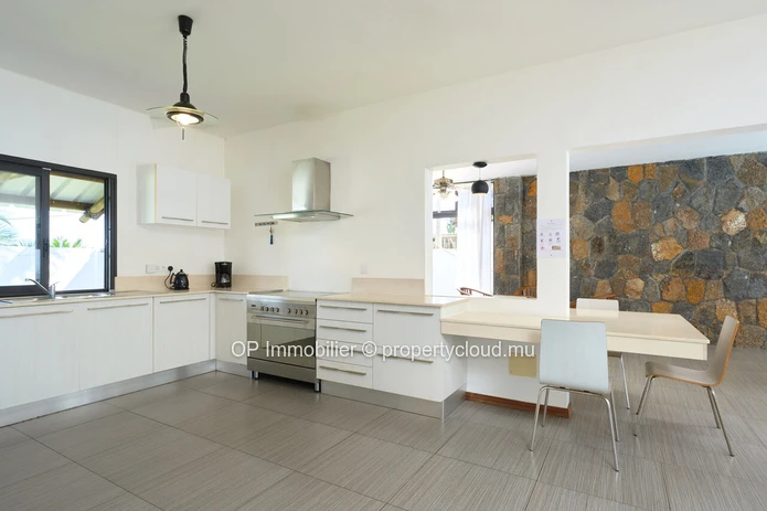 Maison 4 chambres avec piscine à vendre à Belle Mare