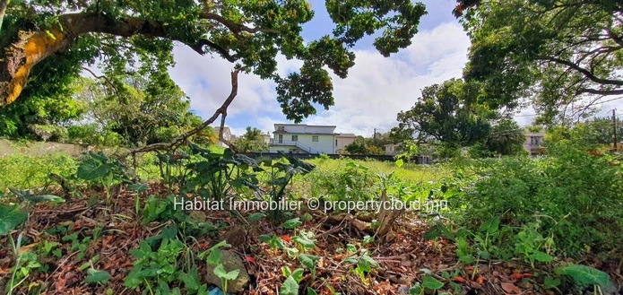 FOR SALE - Unique opportunity to acquire this corner plot of 409 toises (1,554 m2) in Curepipe