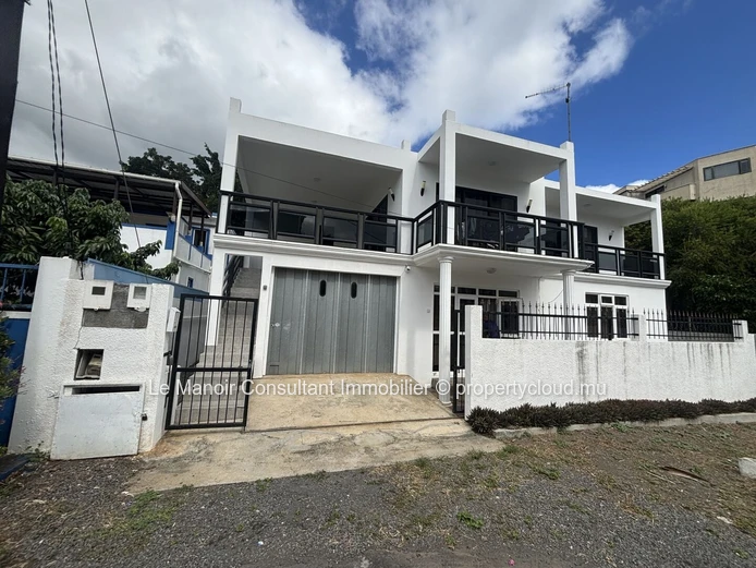 Villa 5 chambres à vendre à Flic en Flac avec jardin