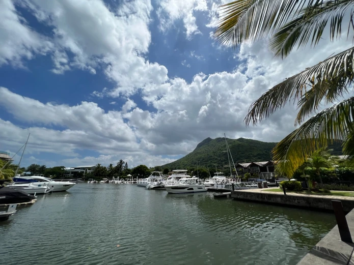 Duplex Villa with 5 en-suite bedrooms, in a Marina, Black River