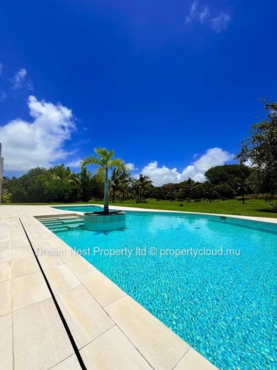 Villa d’Exception de 7 Chambres au Cœur d’un Domaine Privé de Prestige, Proche du Golf et d’un Hôtel 5 Étoiles