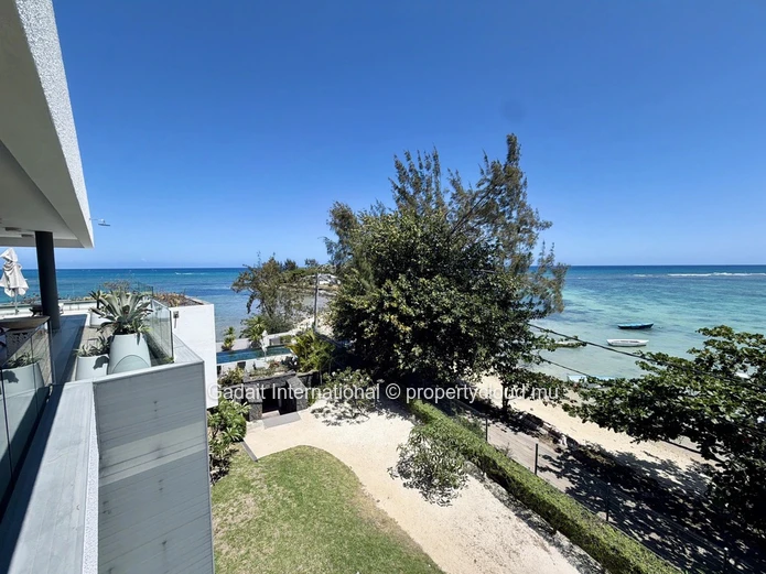 Luxury Beachfront Penthouse in Pereybere – Panoramic Ocean Views of Coin de Mire