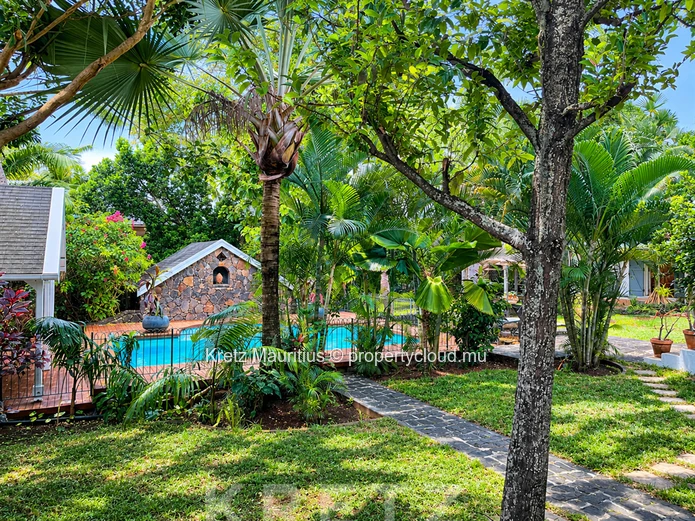 Exceptional villa with neo-colonial charm