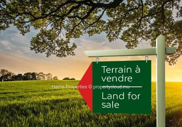 For sale, mixed-use land of 2,437 m² (Sole Mandate)