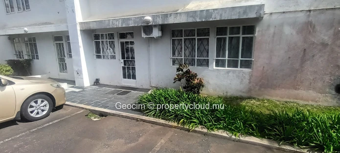 Quatre Bornes Morc St Jean close to Trianon's Metro Express station. Fully furnished 3 bedrooms ground floor flat. Te... (Sole Mandate)