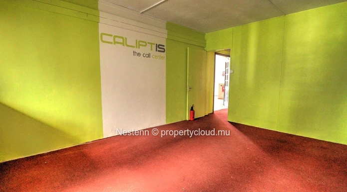 Office space of 371.61 m² 