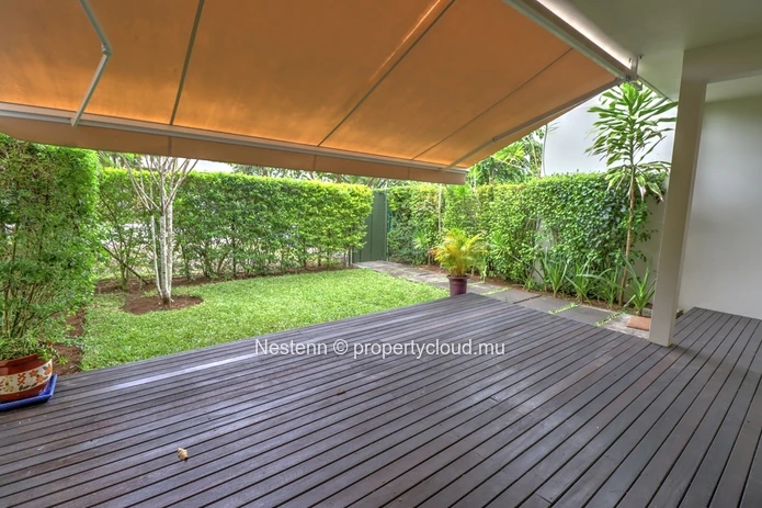 Maison jumelée de 3 chambres avec un beau jardin