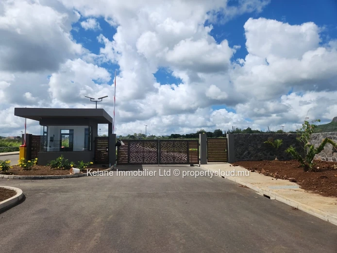 ?? Premium Residential Plot for Sale in a Gated Community – Le Lotissement Pierrefonds