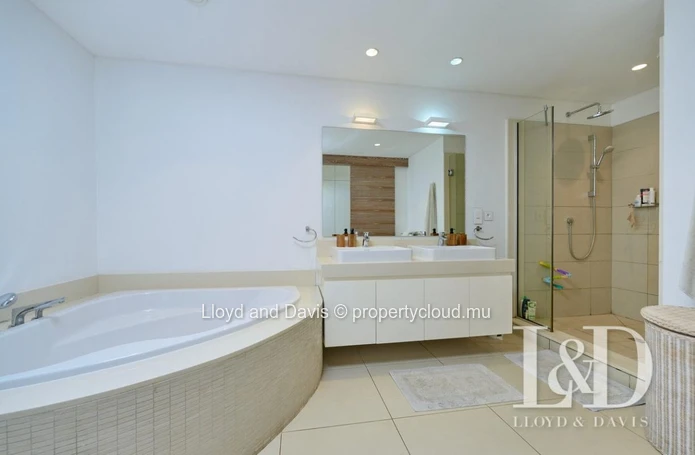 Élégant Townhouse avec Piscine Privée 