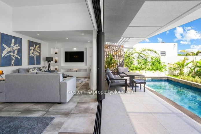 Modern single-storey villa in Mont Mascal with 3 bedrooms, private pool, and fully equipped kitchen in a secure resid...