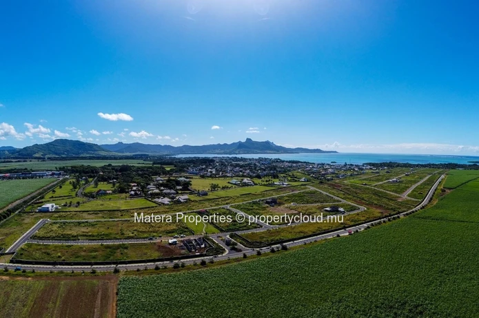 Terrain résidentiel de 697m² à Morcellement Beau Vallon Cote Champs Communauté sécurisée - Rs 6.8M