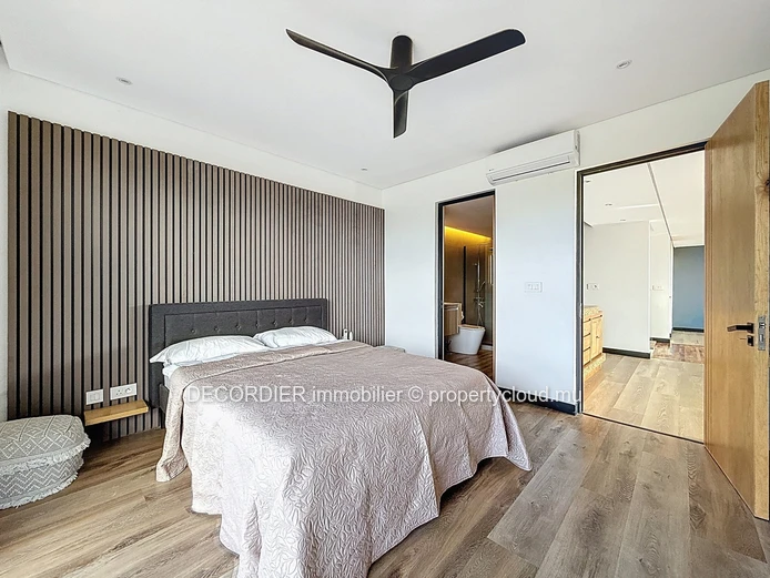 Stunning contemporary home in Calodyne, walking distance to the Sea