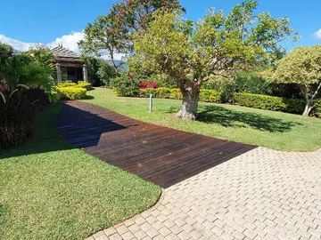 5 Bedroom Villa
