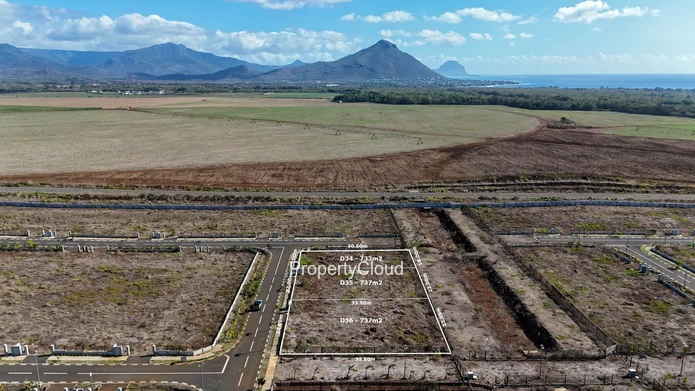 A Vendre - 3 Portions De Terrain - Cascavelle