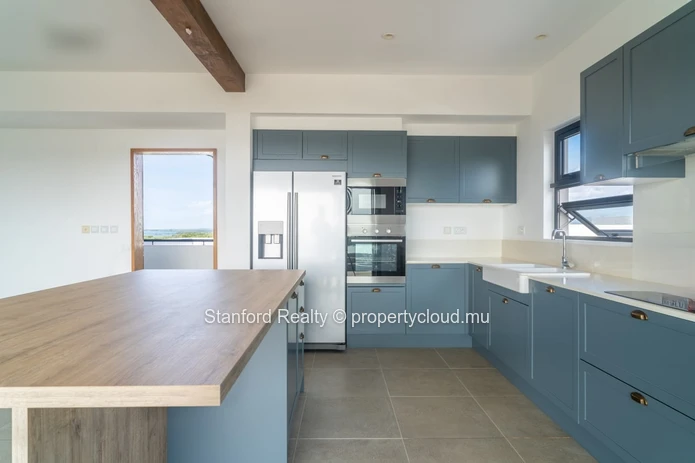 Luxury 3-Bedroom Penthouse with Private Plunge Pool & Sea View - St Antoine