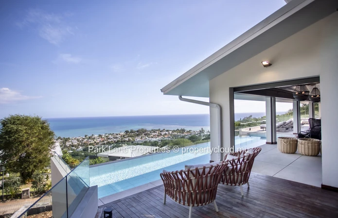 Villa Panorama — Surplombant la Mer