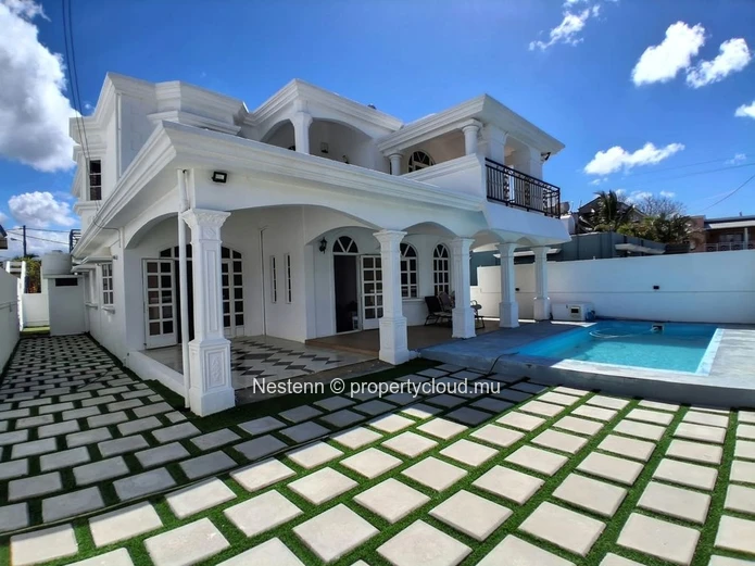 Péreybère – Ground Floor Apartment With Pool In A Sought-After Neighborhood